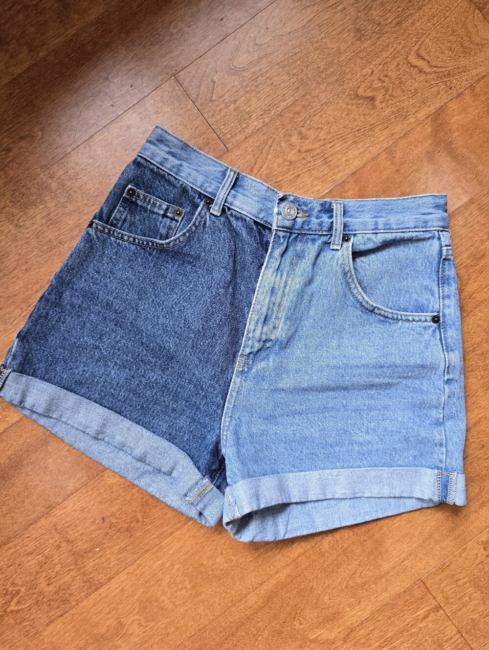 BDG 2 tone mom jean shorts size 27